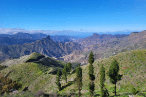 Pohled z Roque Nublo, v dálce je vidět i ostrov Tenerife.“