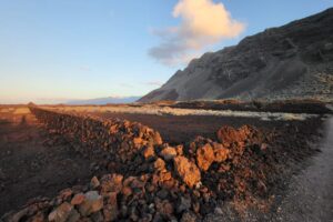 Sopečná krajina ve večerním slunci, El Hierro