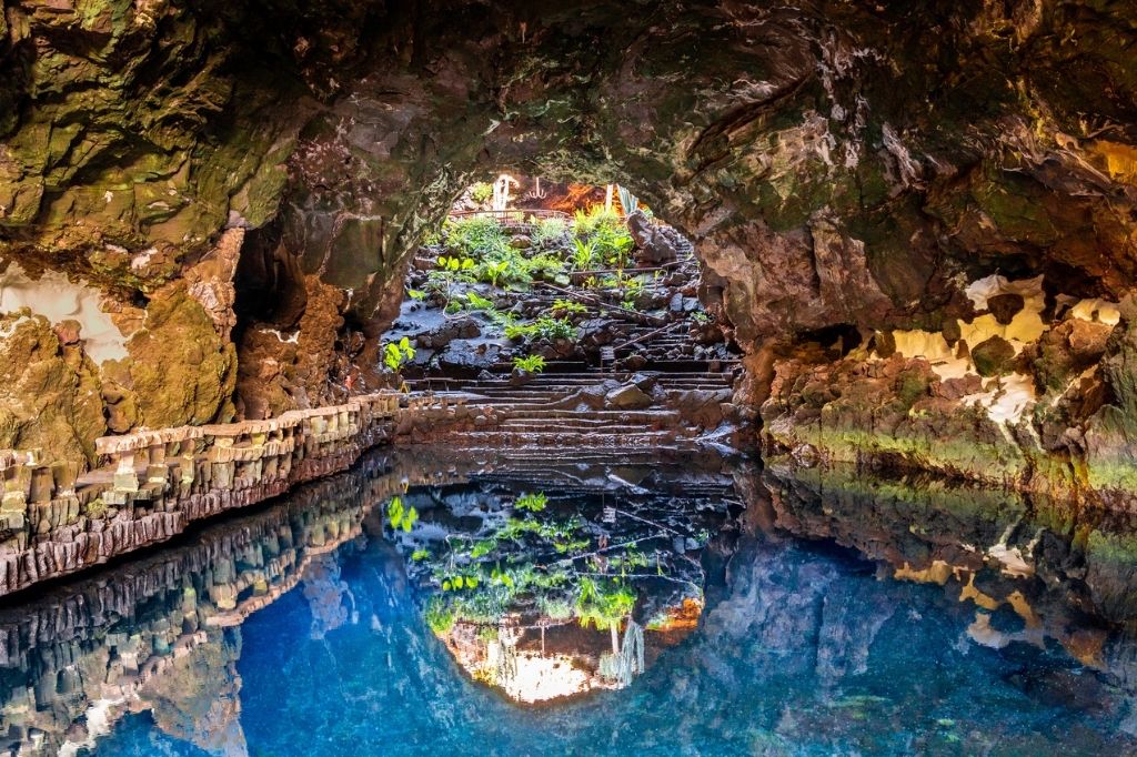Přírodní jeskyně a bazén Jameos del Agua