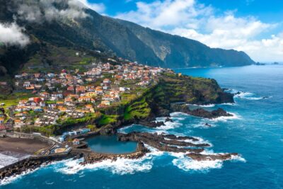 Letecký pohled na ostrov Madeira.